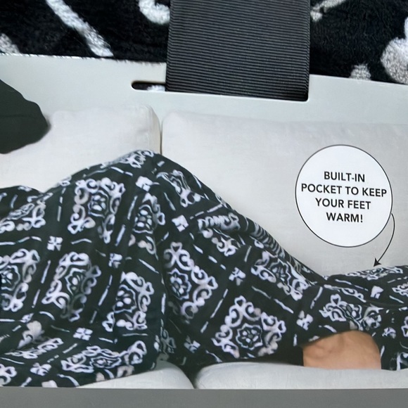 Throw - Picture 2 of 3